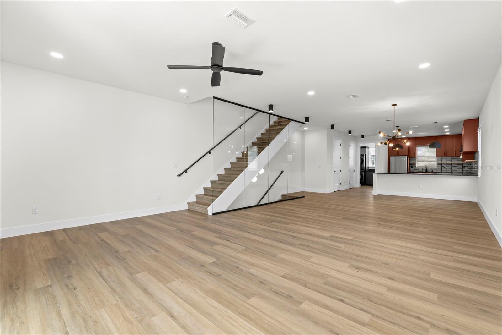 Image 17 of 31 For 212 Euclid Avenue 2