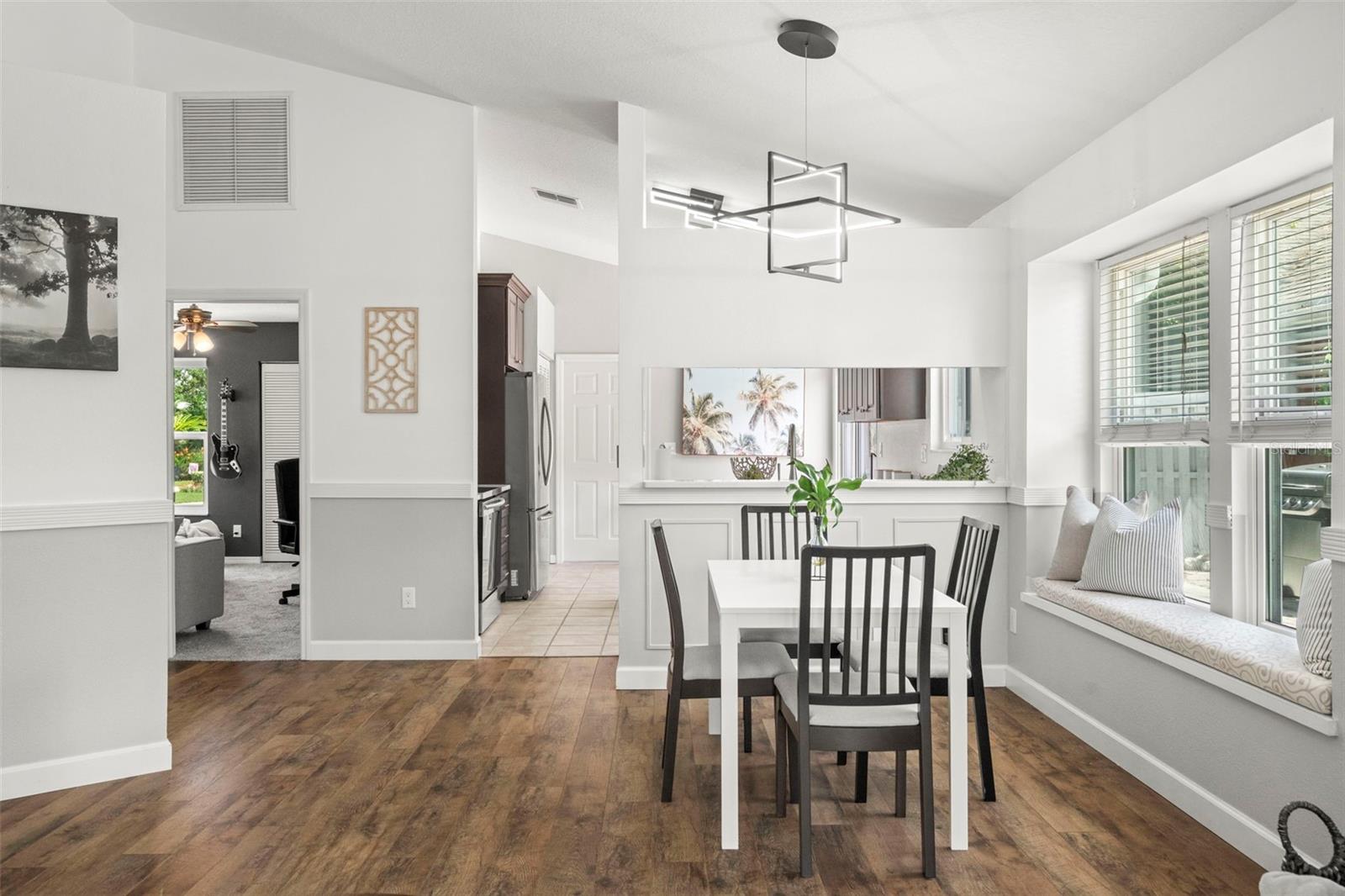 Image 11 of 41 For 500 Roxbury Drive