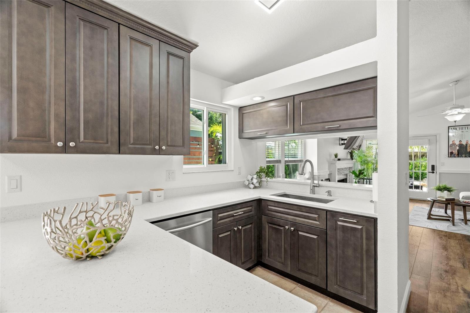 Image 14 of 41 For 500 Roxbury Drive