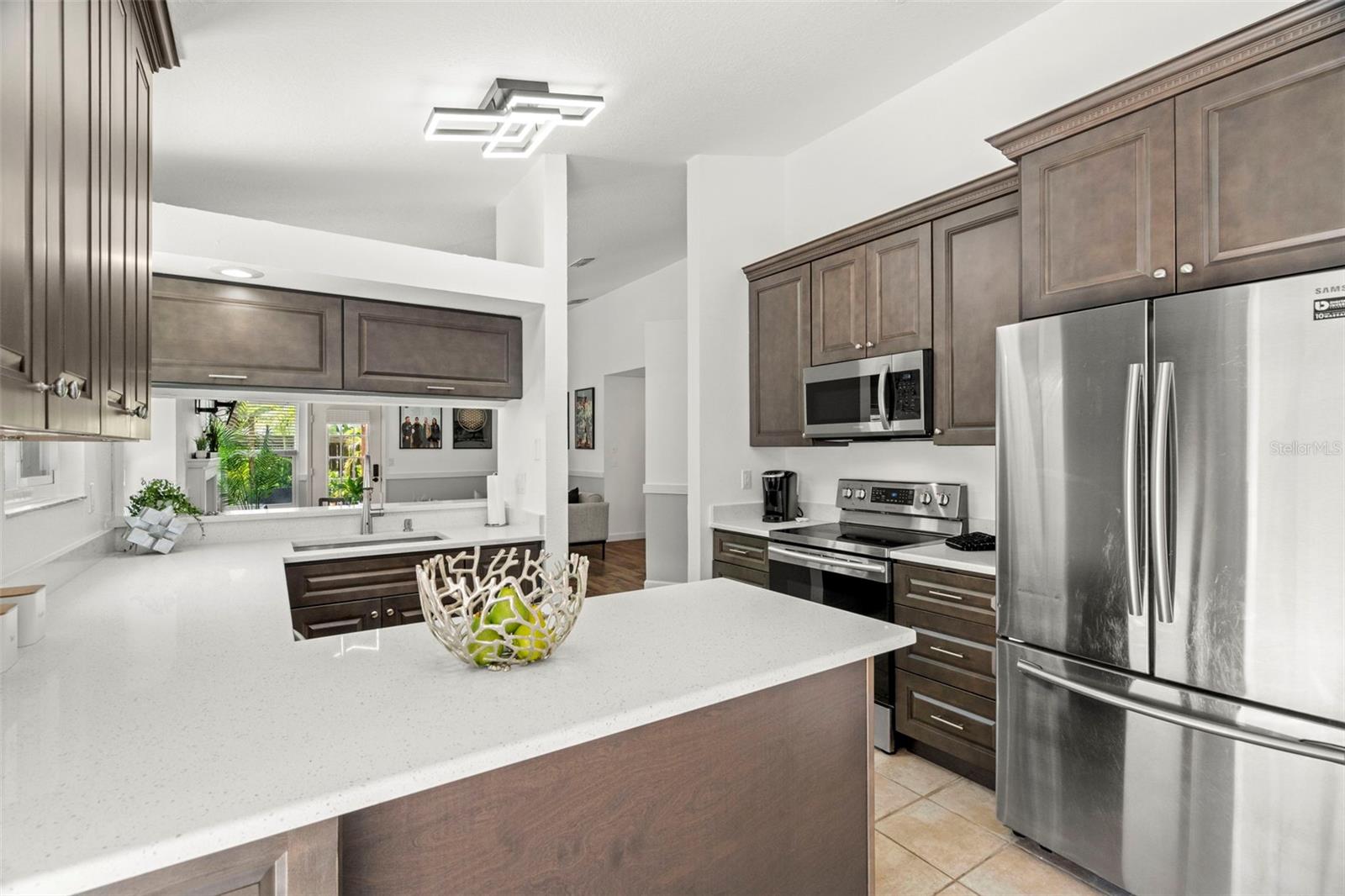 Image 15 of 41 For 500 Roxbury Drive