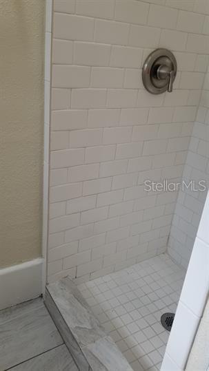 Listing photo id 7 for 700 Grove Street N 3