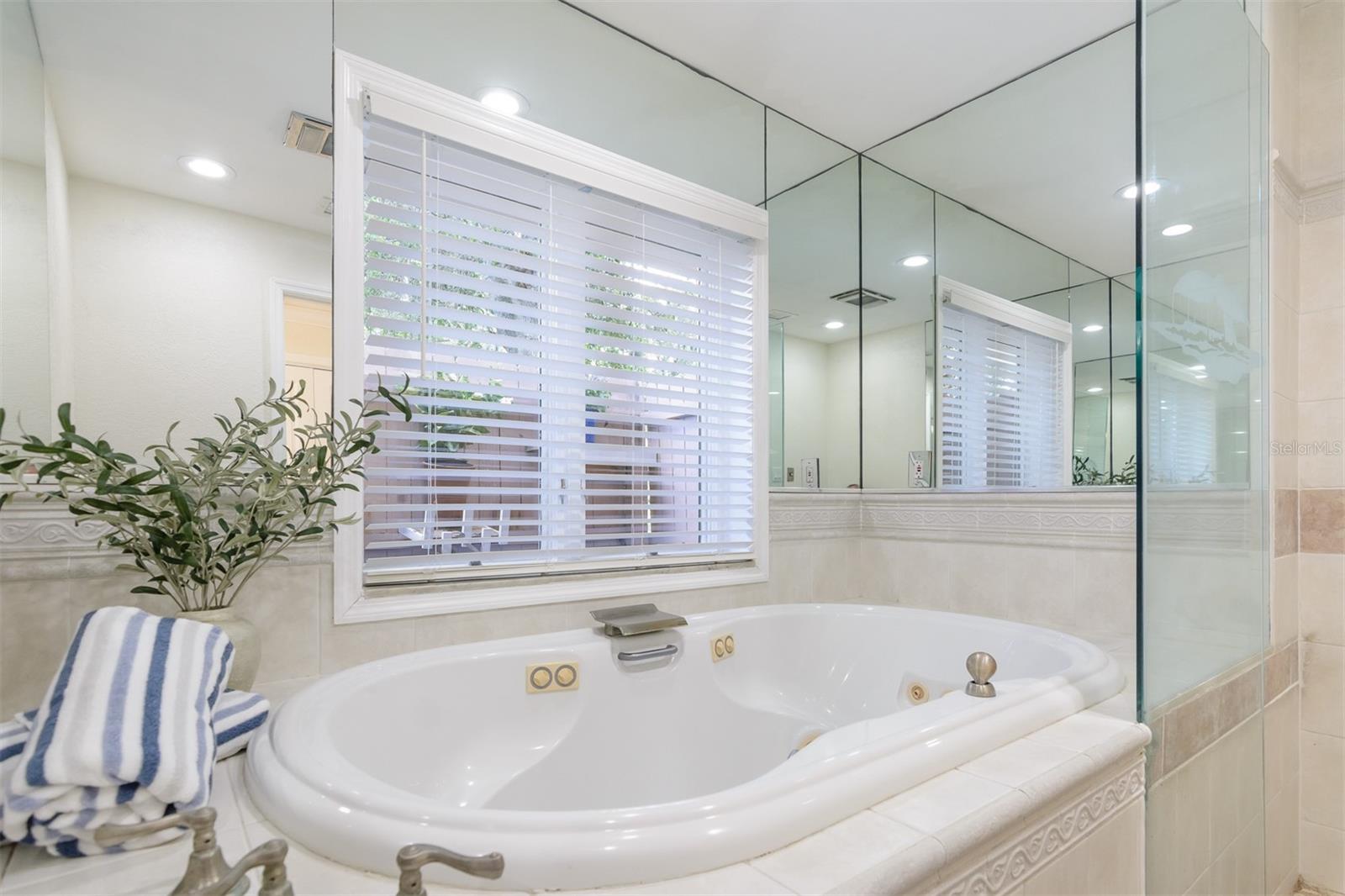 Image 29 of 73 For 2842 Quail Hollow Road W
