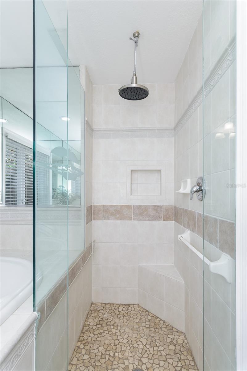 Image 30 of 73 For 2842 Quail Hollow Road W