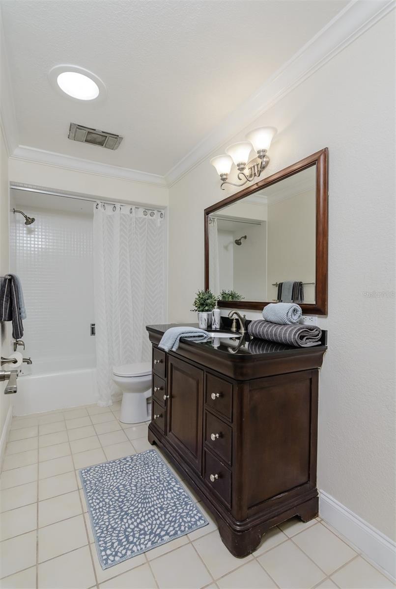 Image 35 of 73 For 2842 Quail Hollow Road W