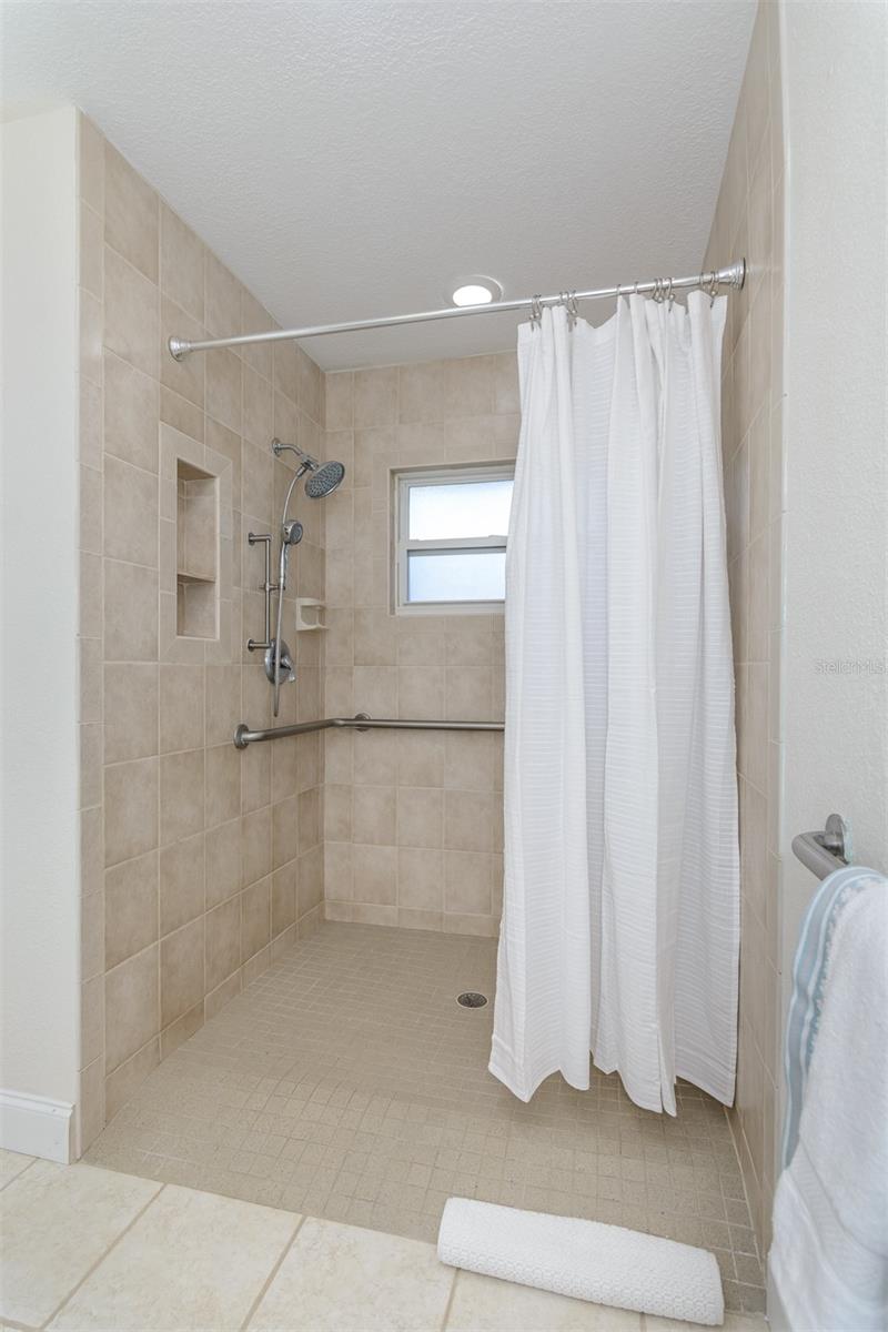 Image 48 of 73 For 2842 Quail Hollow Road W