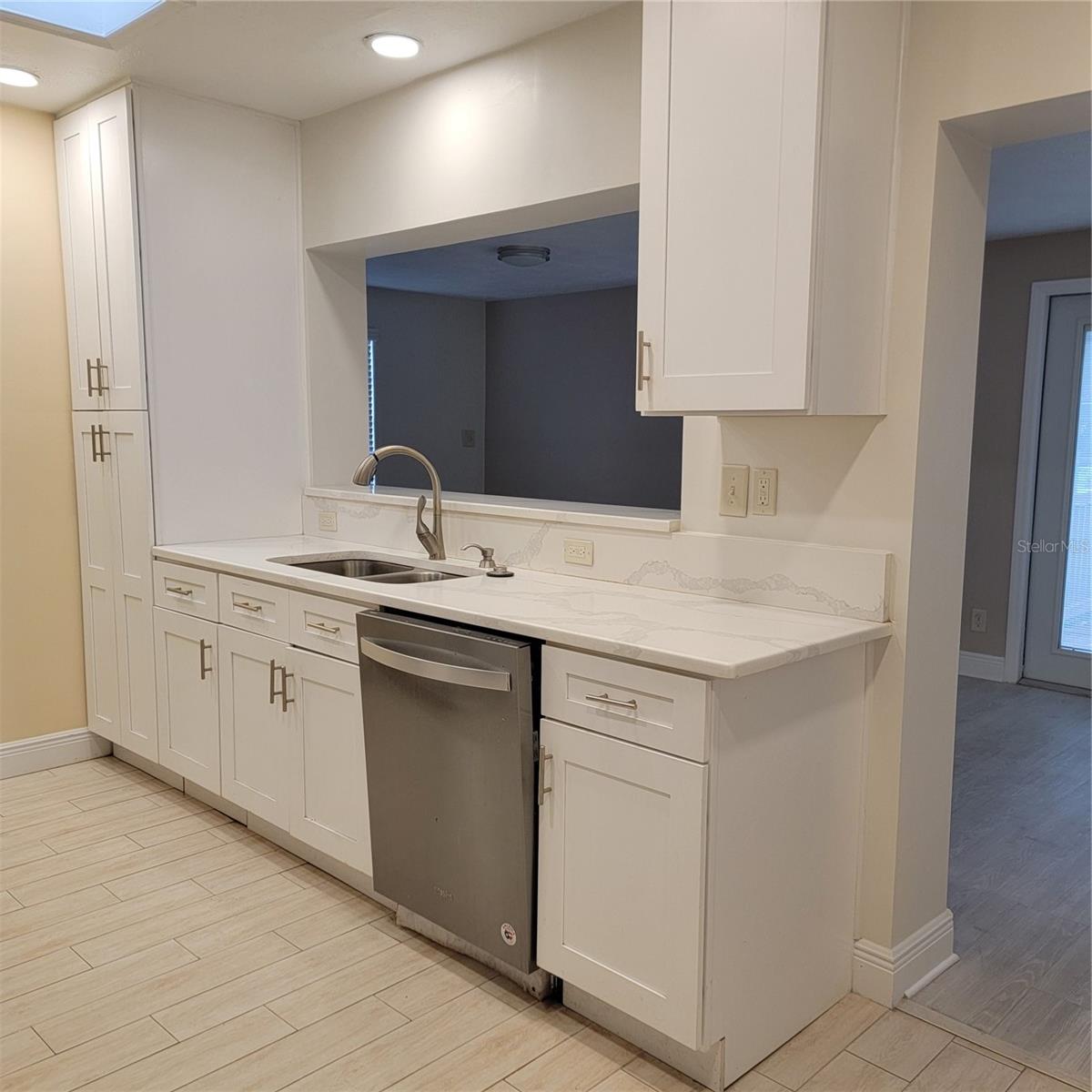 Image 4 of 10 For 2106 Saint Isabel Street