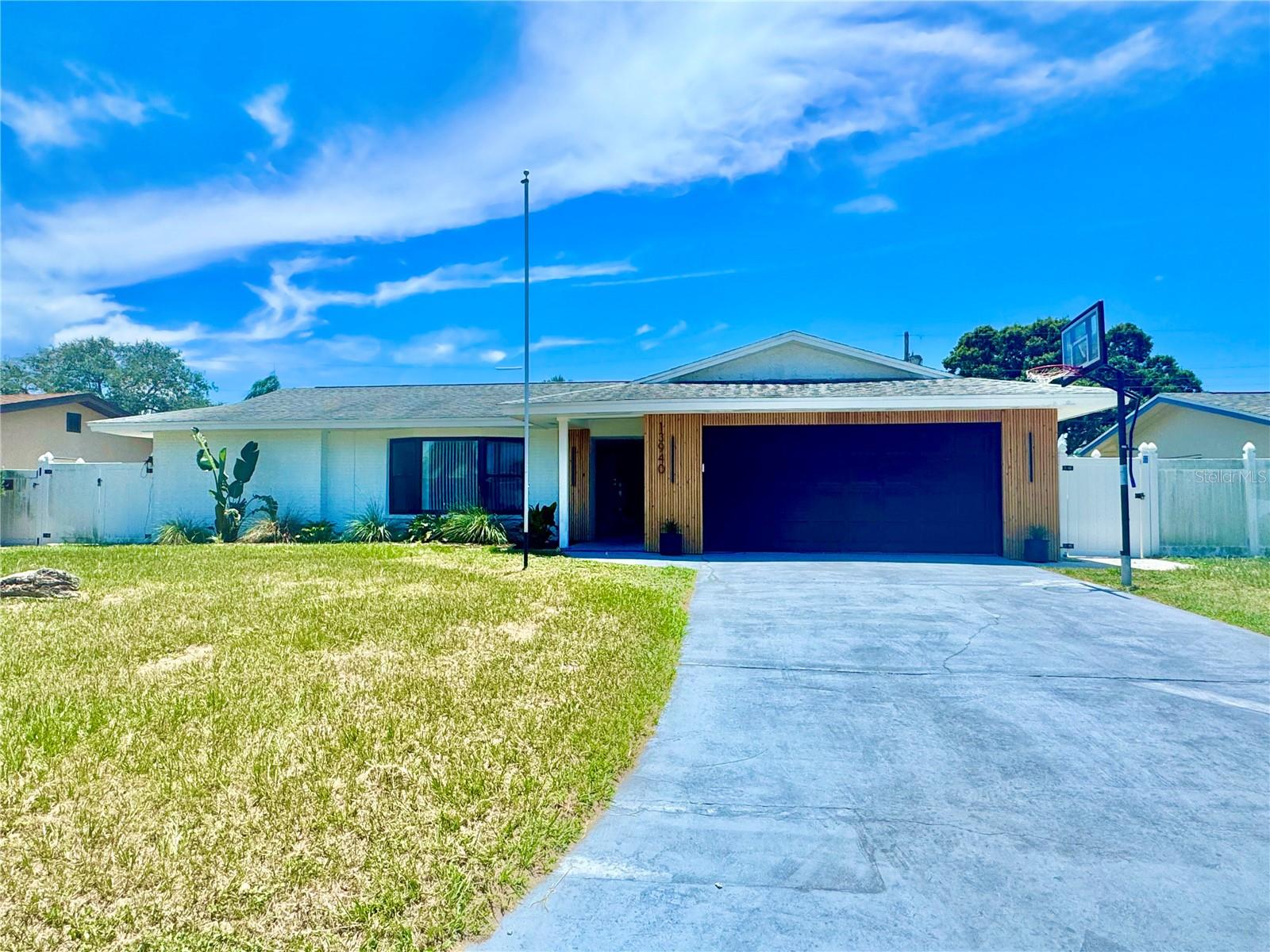 Details for 13940 Antigua Drive, SEMINOLE, FL 33776