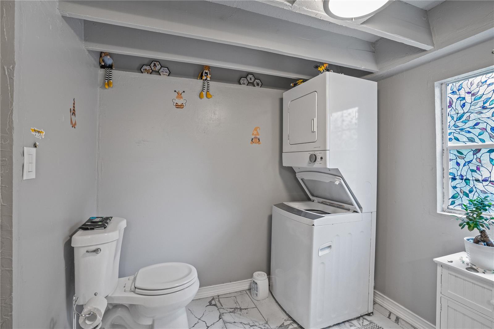 Image 11 of 17 For 10277 Burton Street