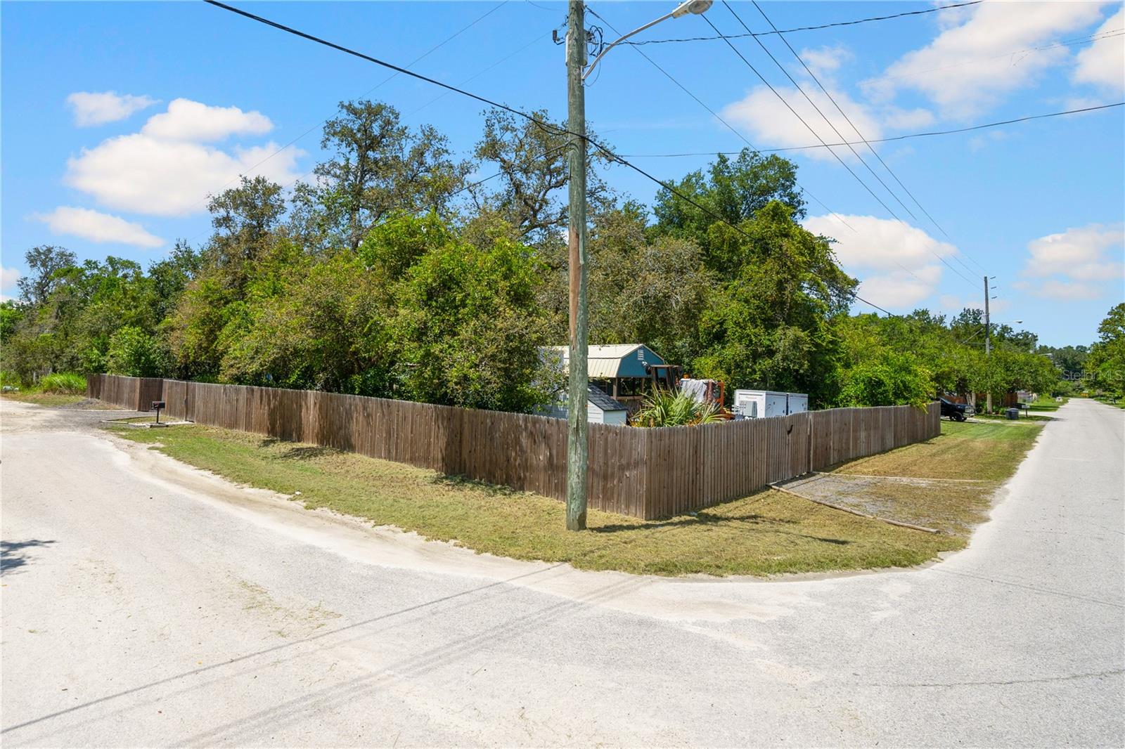 Image 16 of 17 For 10277 Burton Street