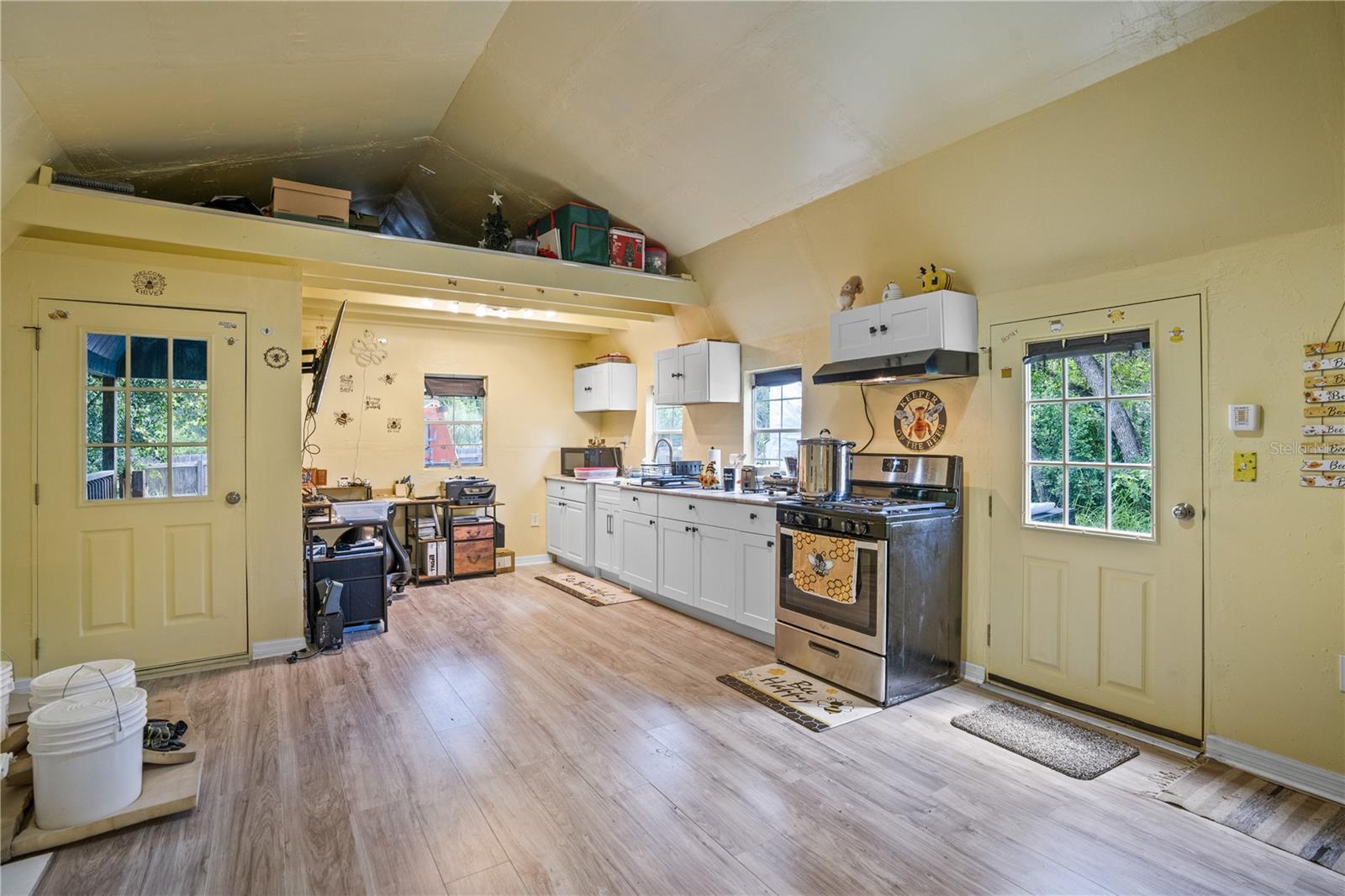 Image 8 of 17 For 10277 Burton Street