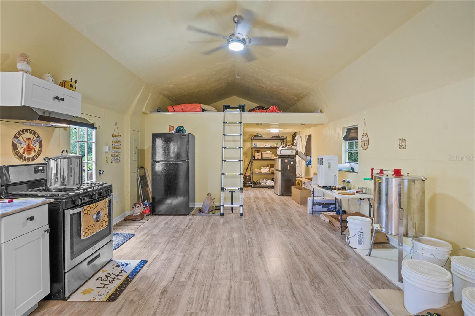 Image 9 of 17 For 10277 Burton Street