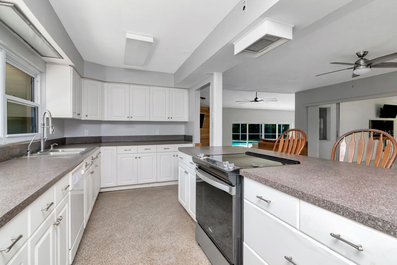 Image 8 of 70 For 9214 Rhea Drive