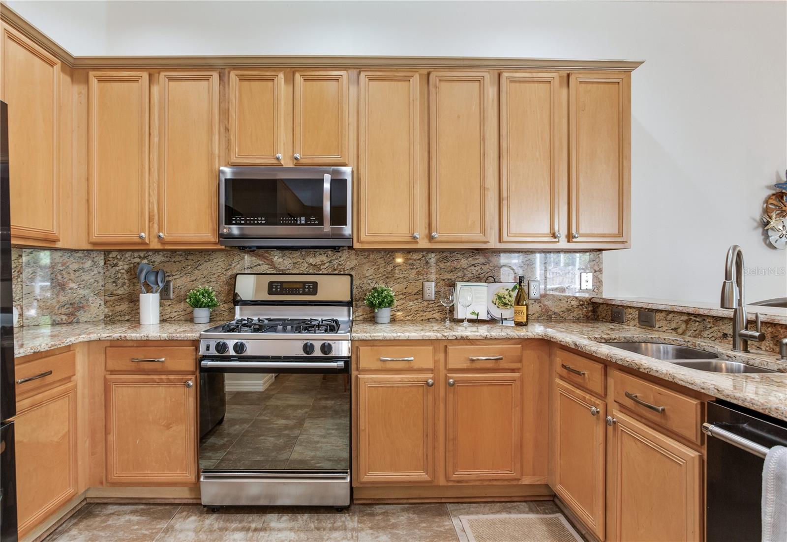 Image 41 of 77 For 12524 Leatherleaf Drive