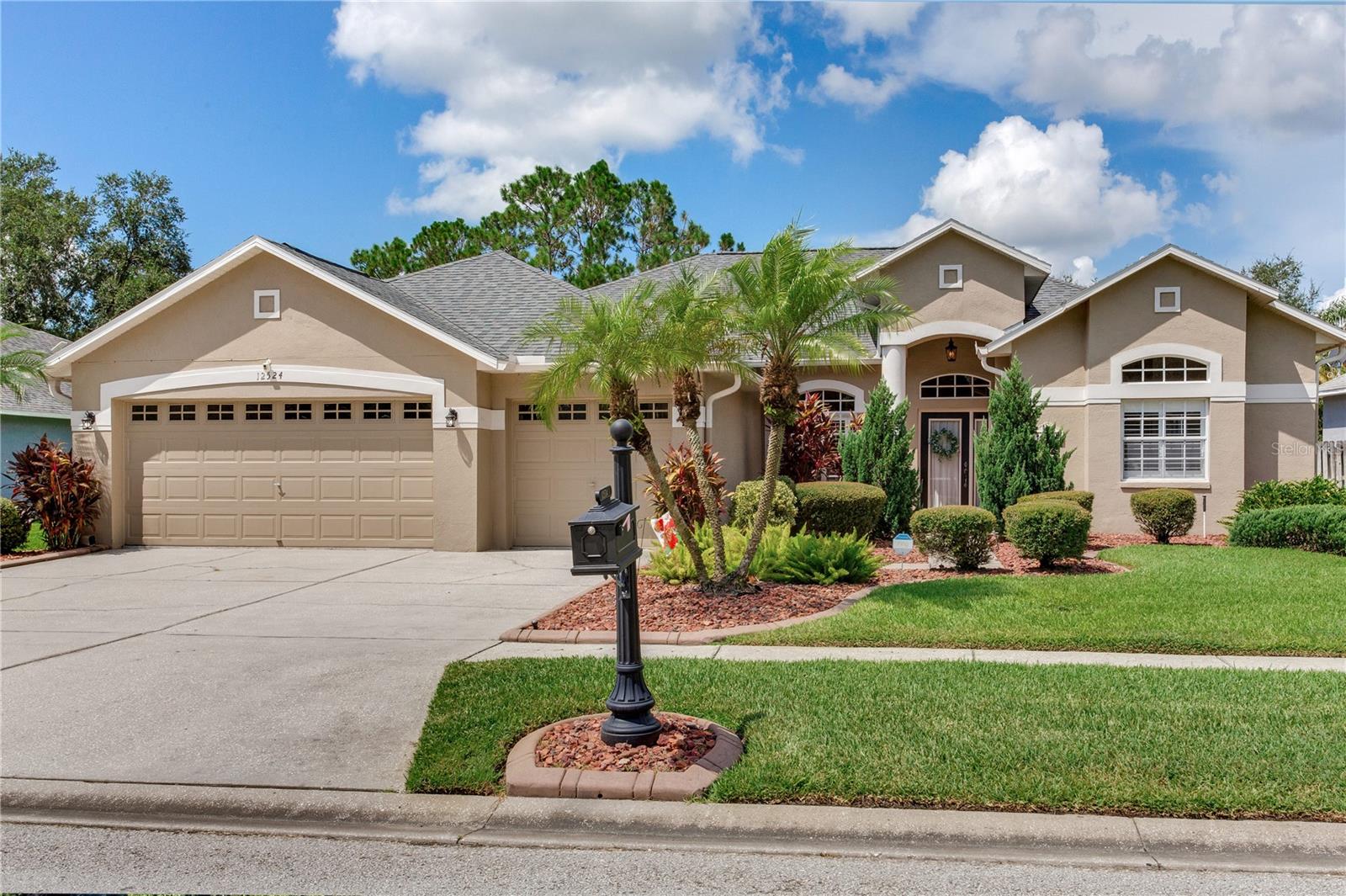 Image 6 of 77 For 12524 Leatherleaf Drive