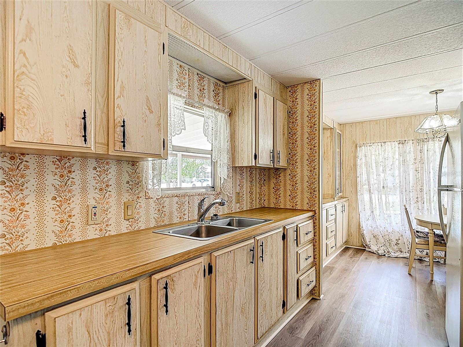 Image 4 of 18 For 7467 Eastern Cir Drive