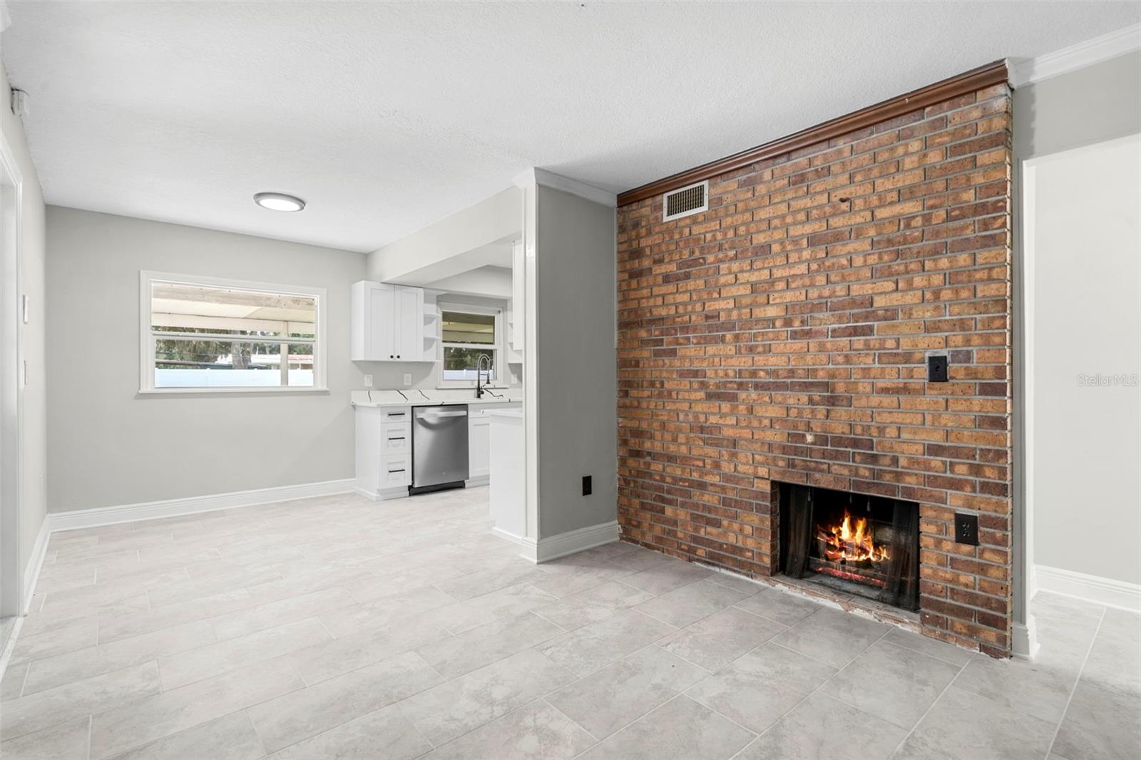 Image 10 of 45 For 4046 Hollyhead Circle S