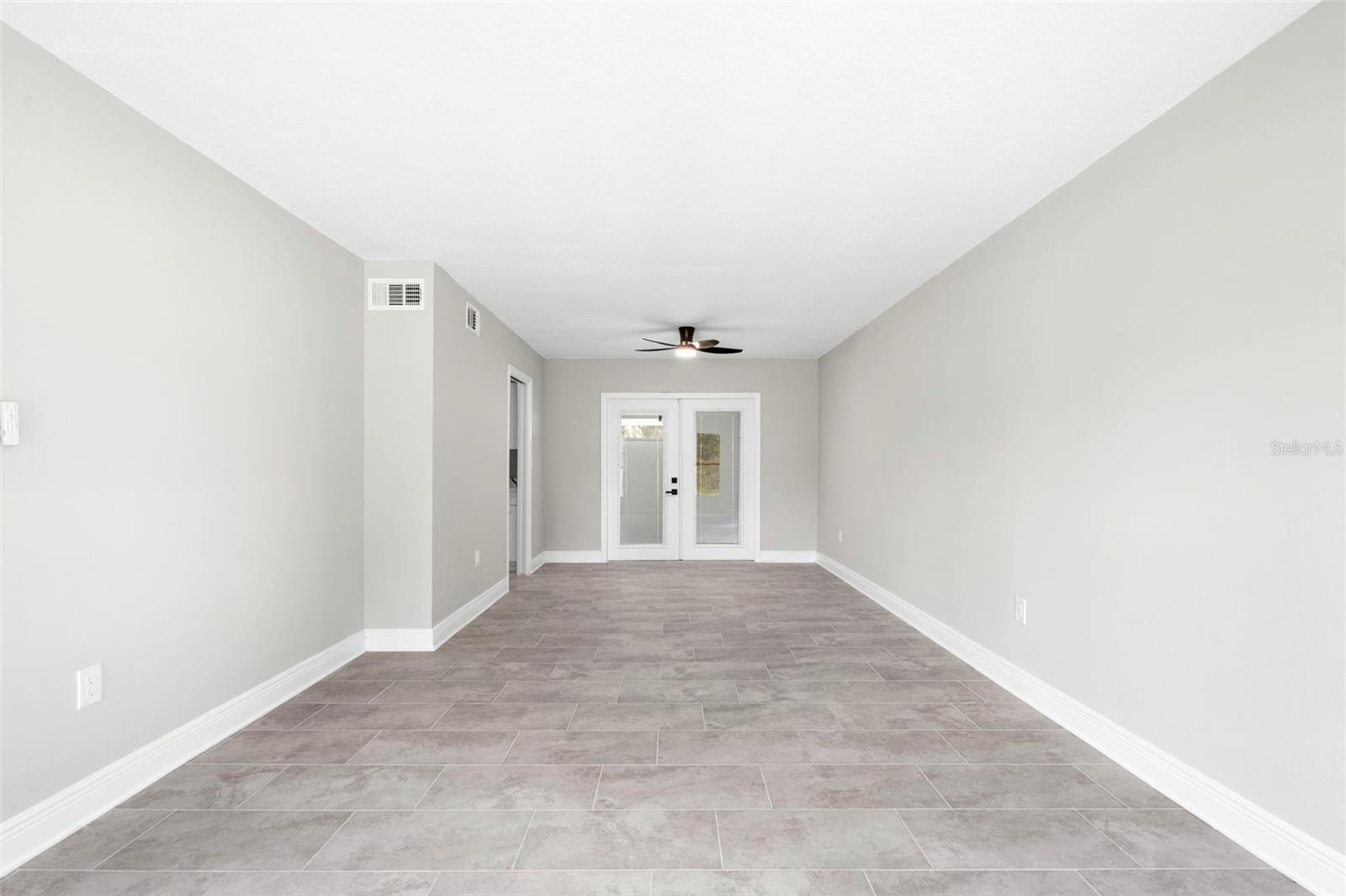 Image 11 of 45 For 4046 Hollyhead Circle S