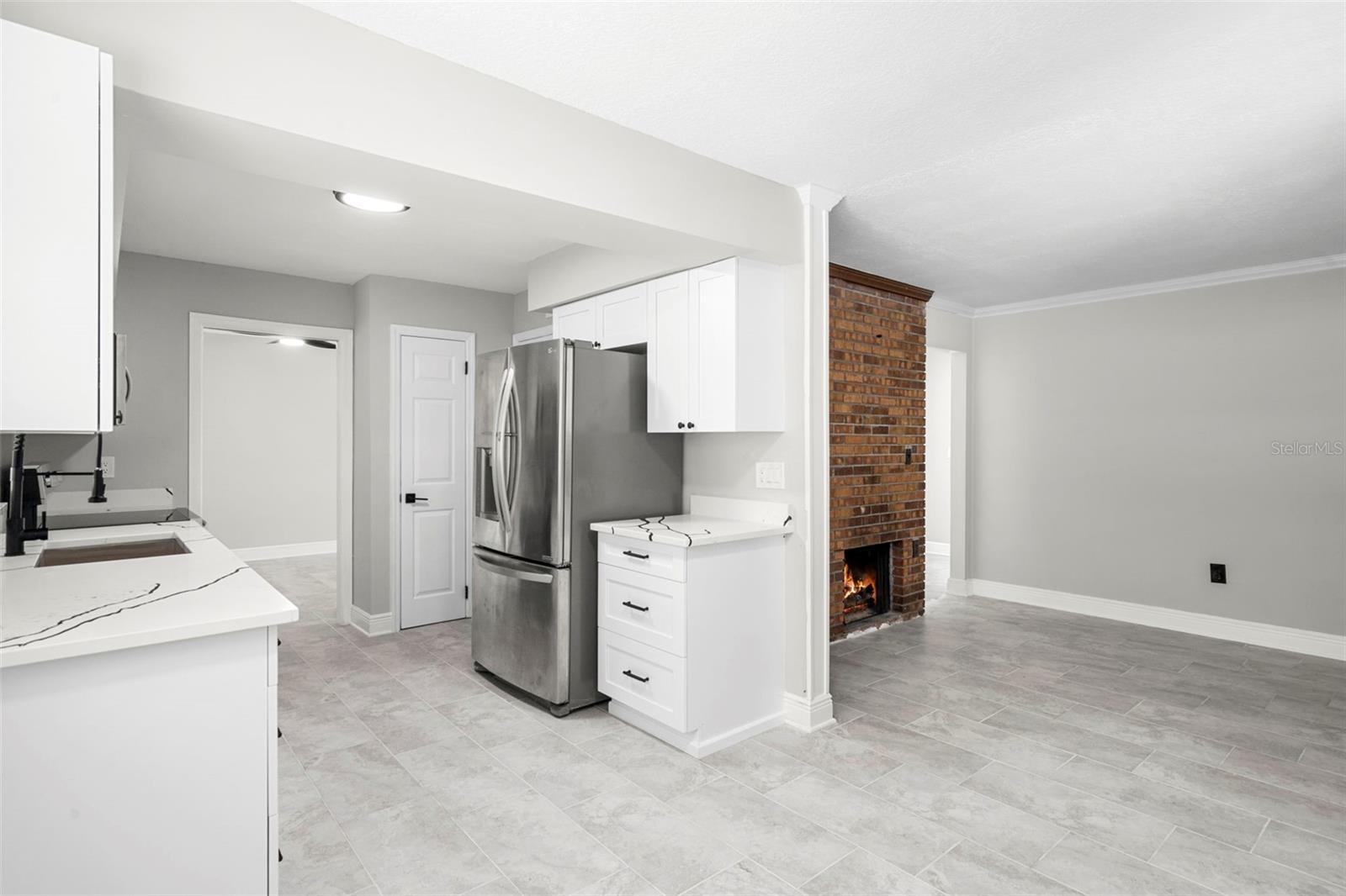 Image 12 of 45 For 4046 Hollyhead Circle S