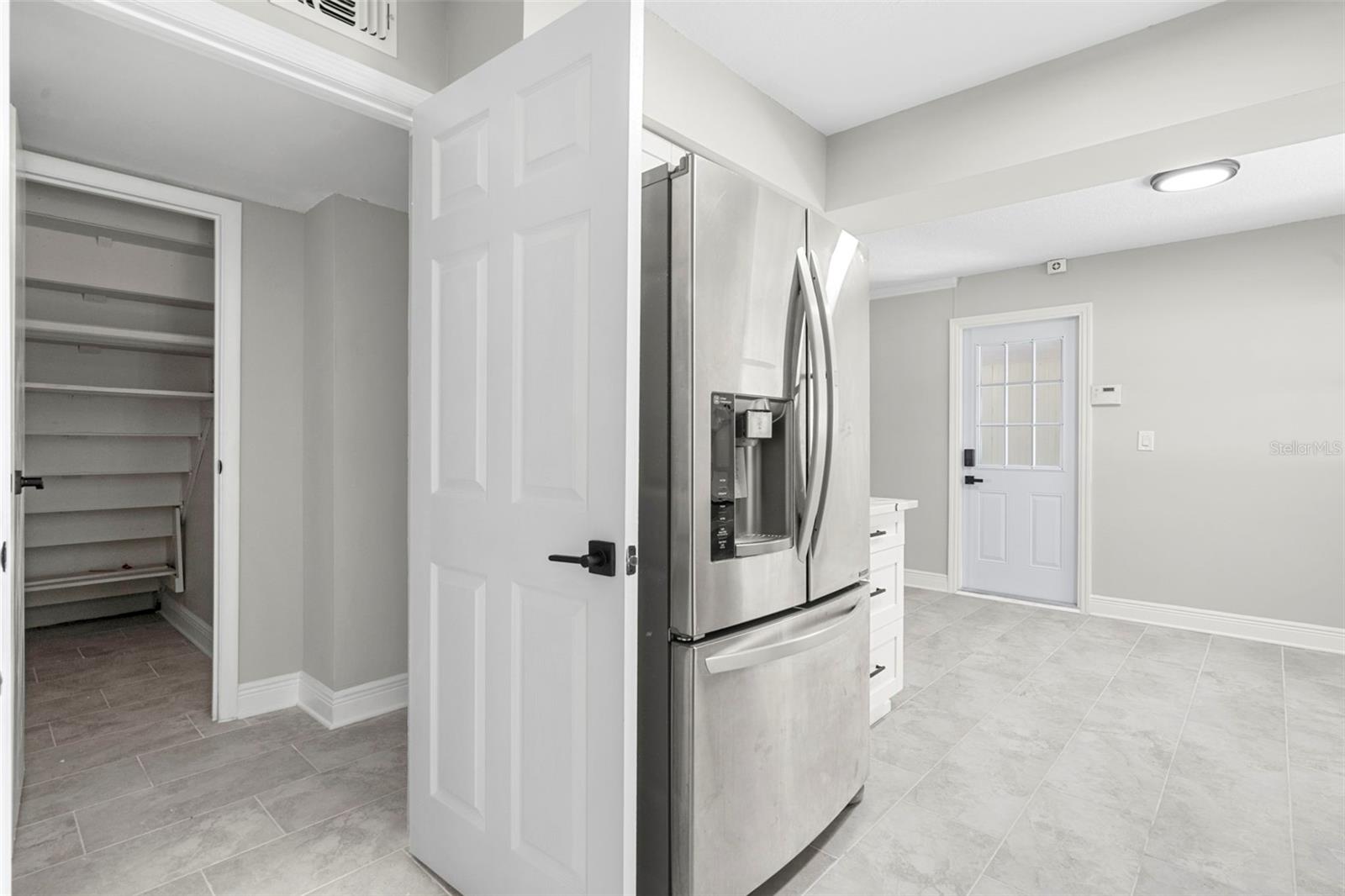 Image 14 of 45 For 4046 Hollyhead Circle S