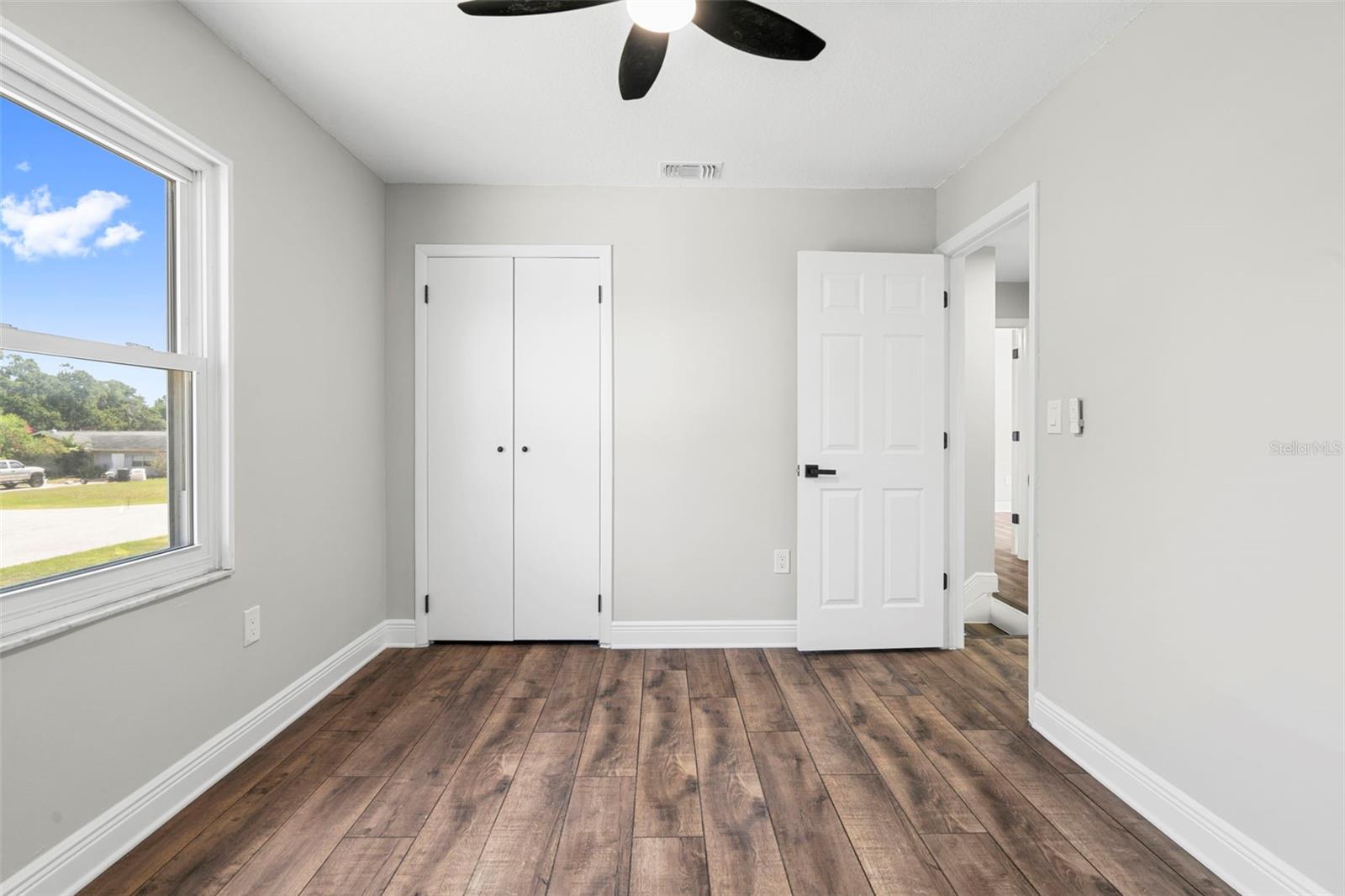 Image 16 of 45 For 4046 Hollyhead Circle S