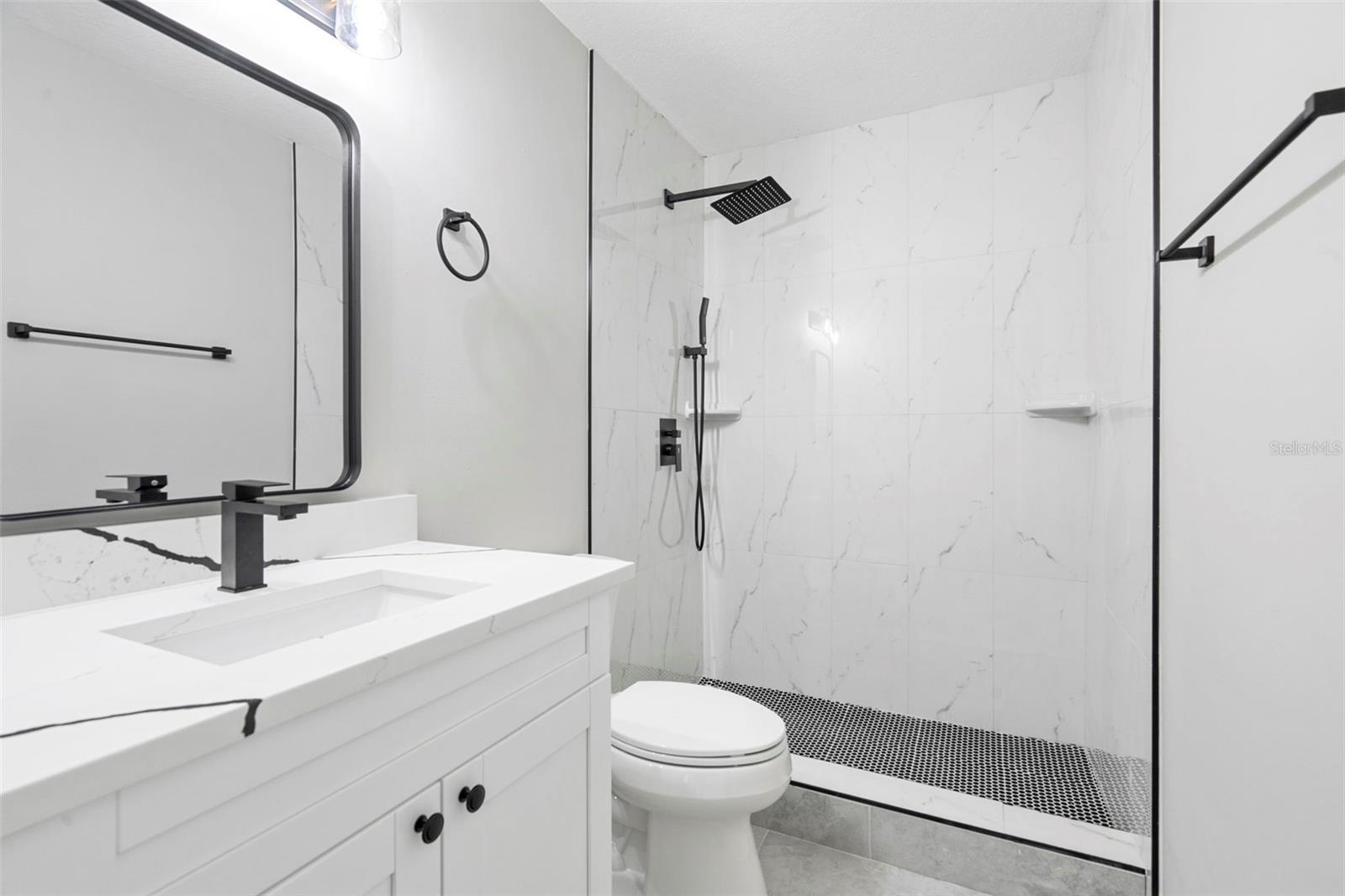 Image 18 of 45 For 4046 Hollyhead Circle S