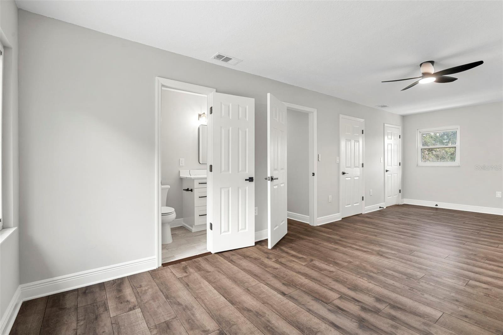 Image 19 of 45 For 4046 Hollyhead Circle S