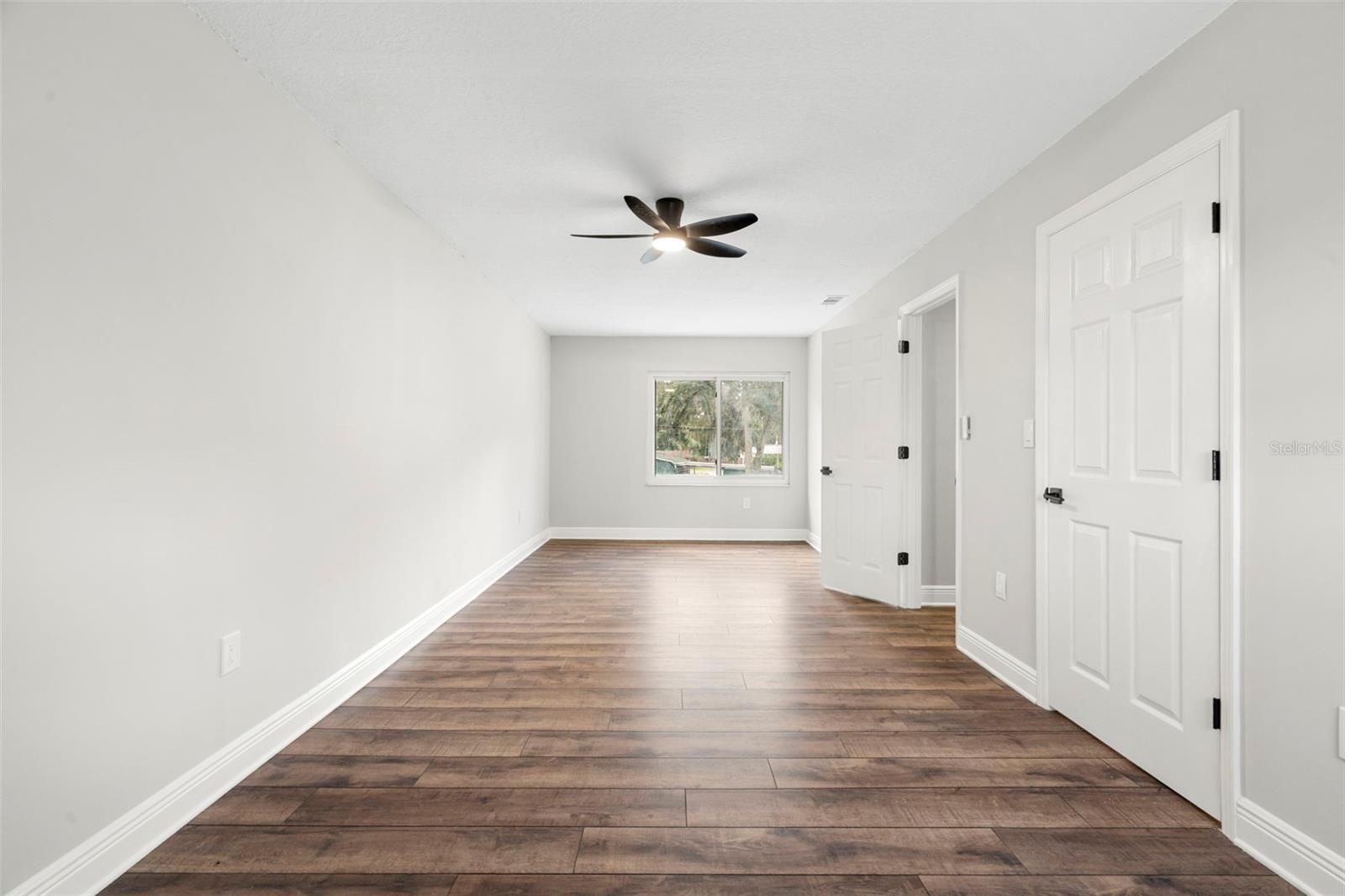 Image 20 of 45 For 4046 Hollyhead Circle S