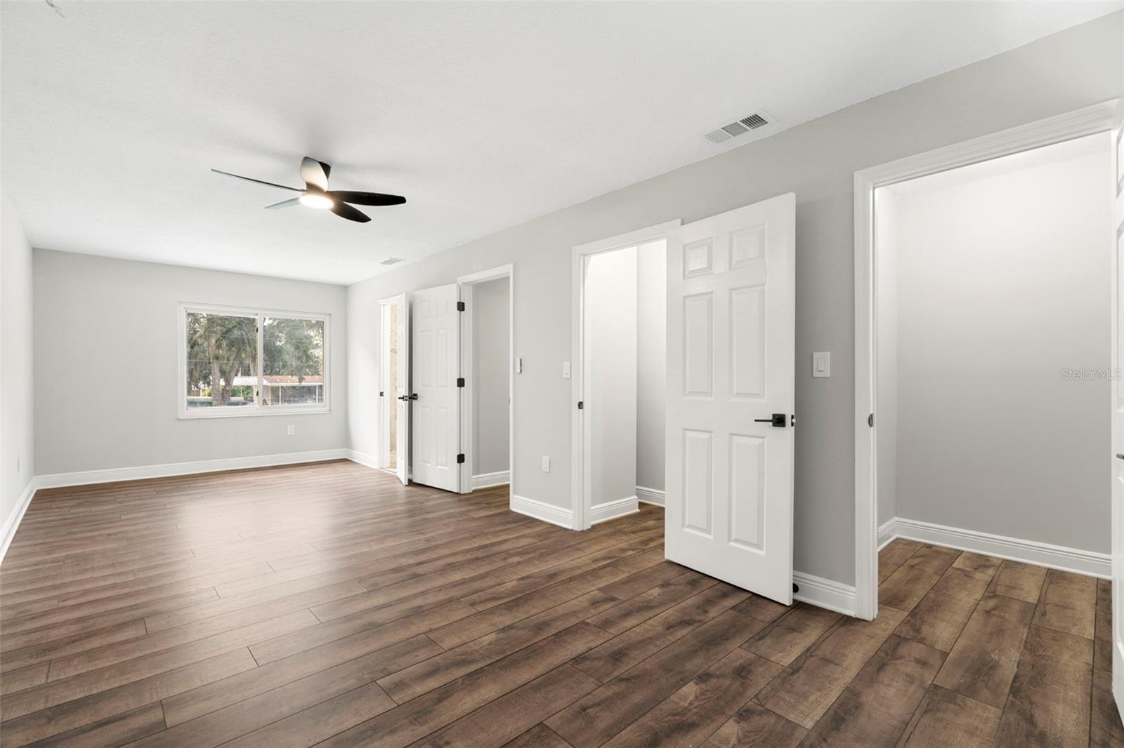 Image 21 of 45 For 4046 Hollyhead Circle S