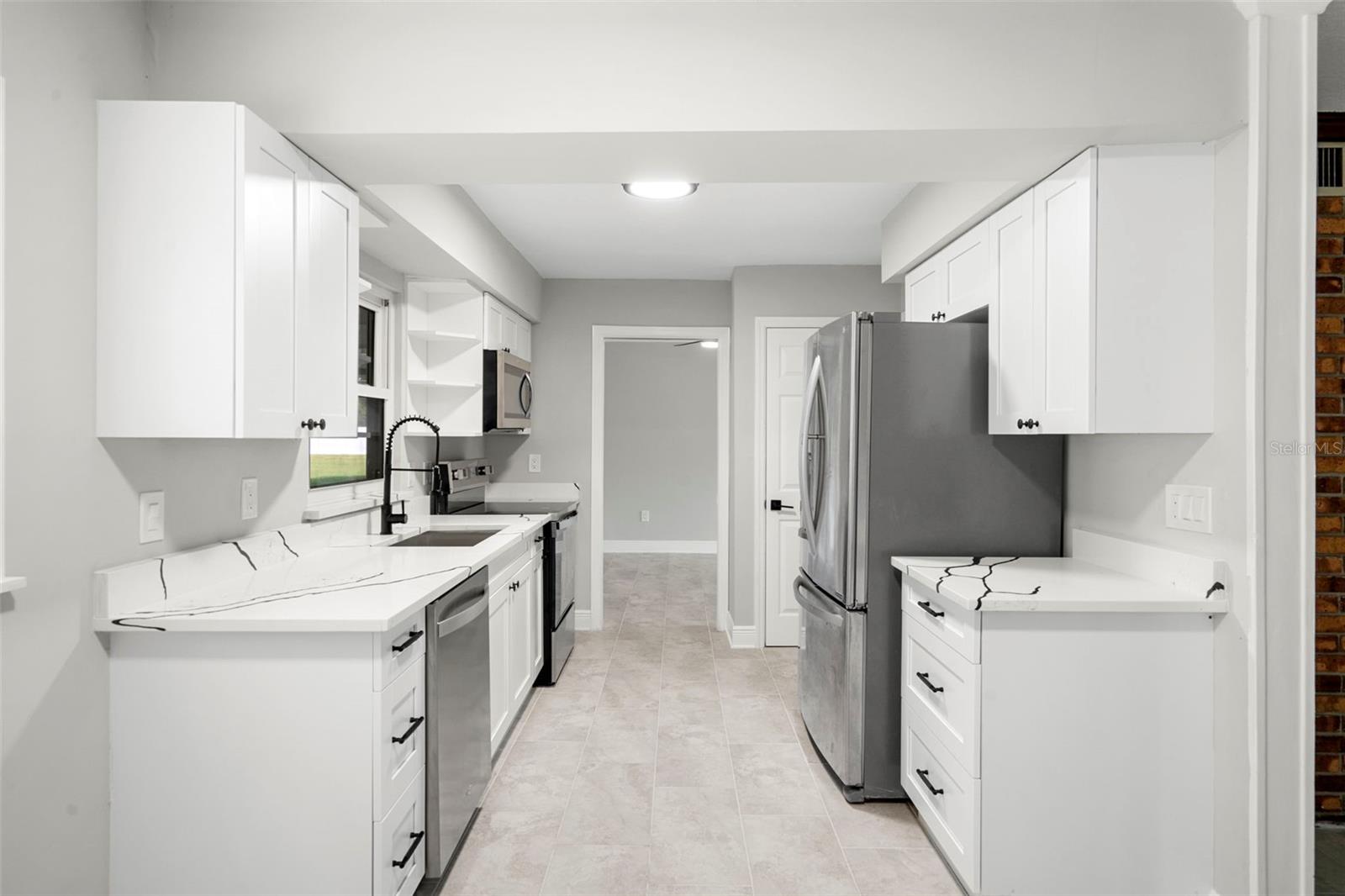 Image 24 of 45 For 4046 Hollyhead Circle S