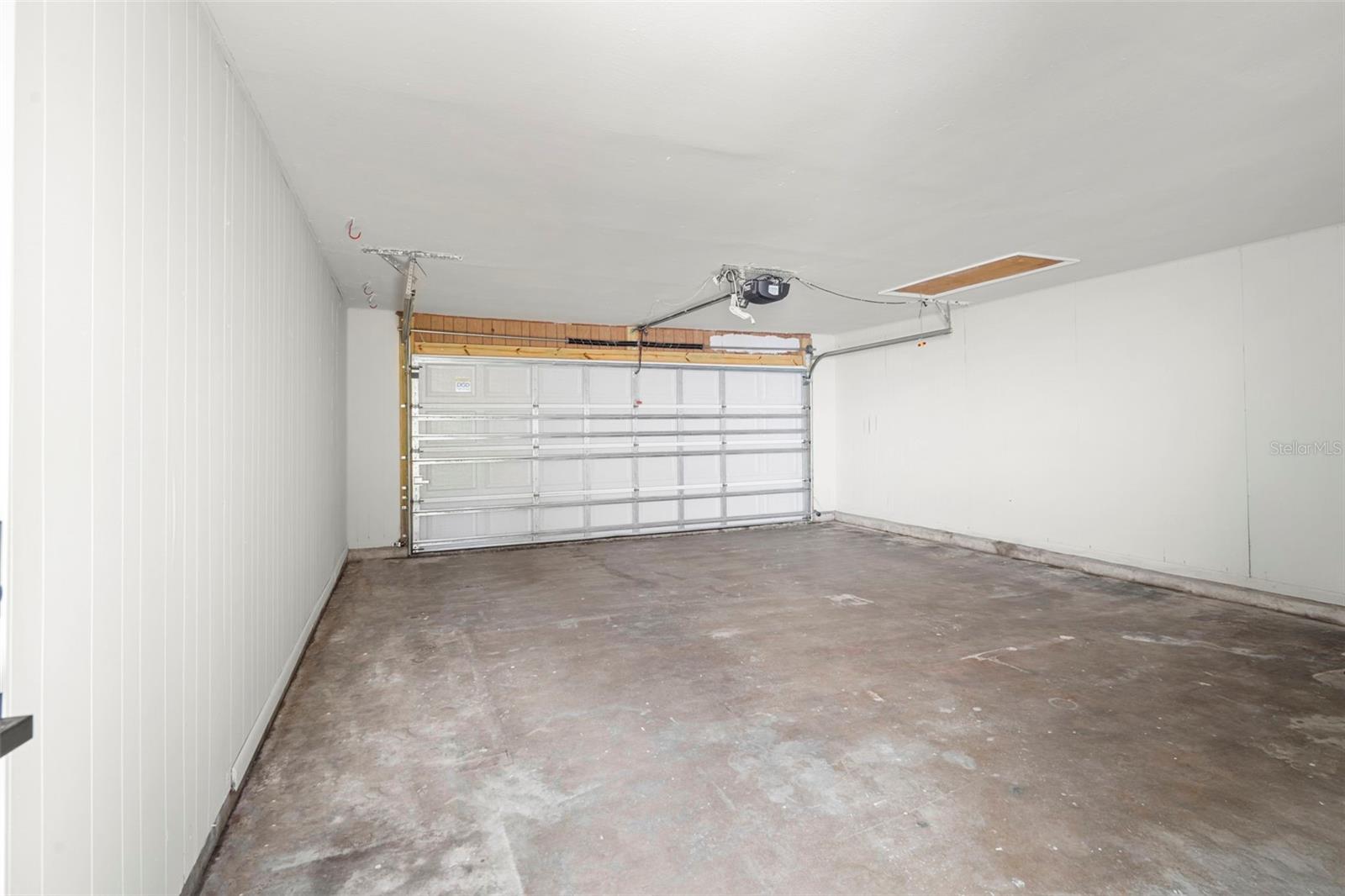 Image 25 of 45 For 4046 Hollyhead Circle S