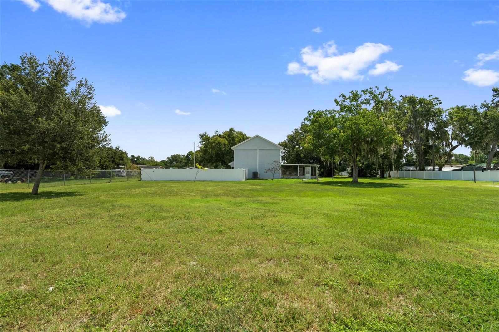 Image 32 of 45 For 4046 Hollyhead Circle S
