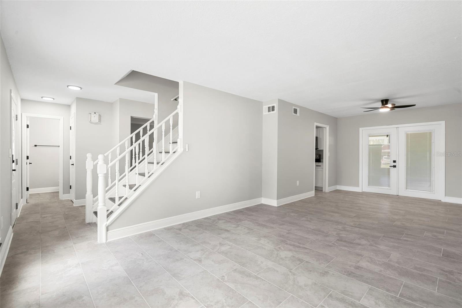 Image 5 of 45 For 4046 Hollyhead Circle S