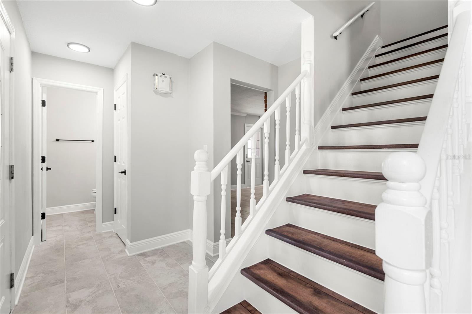 Image 7 of 45 For 4046 Hollyhead Circle S