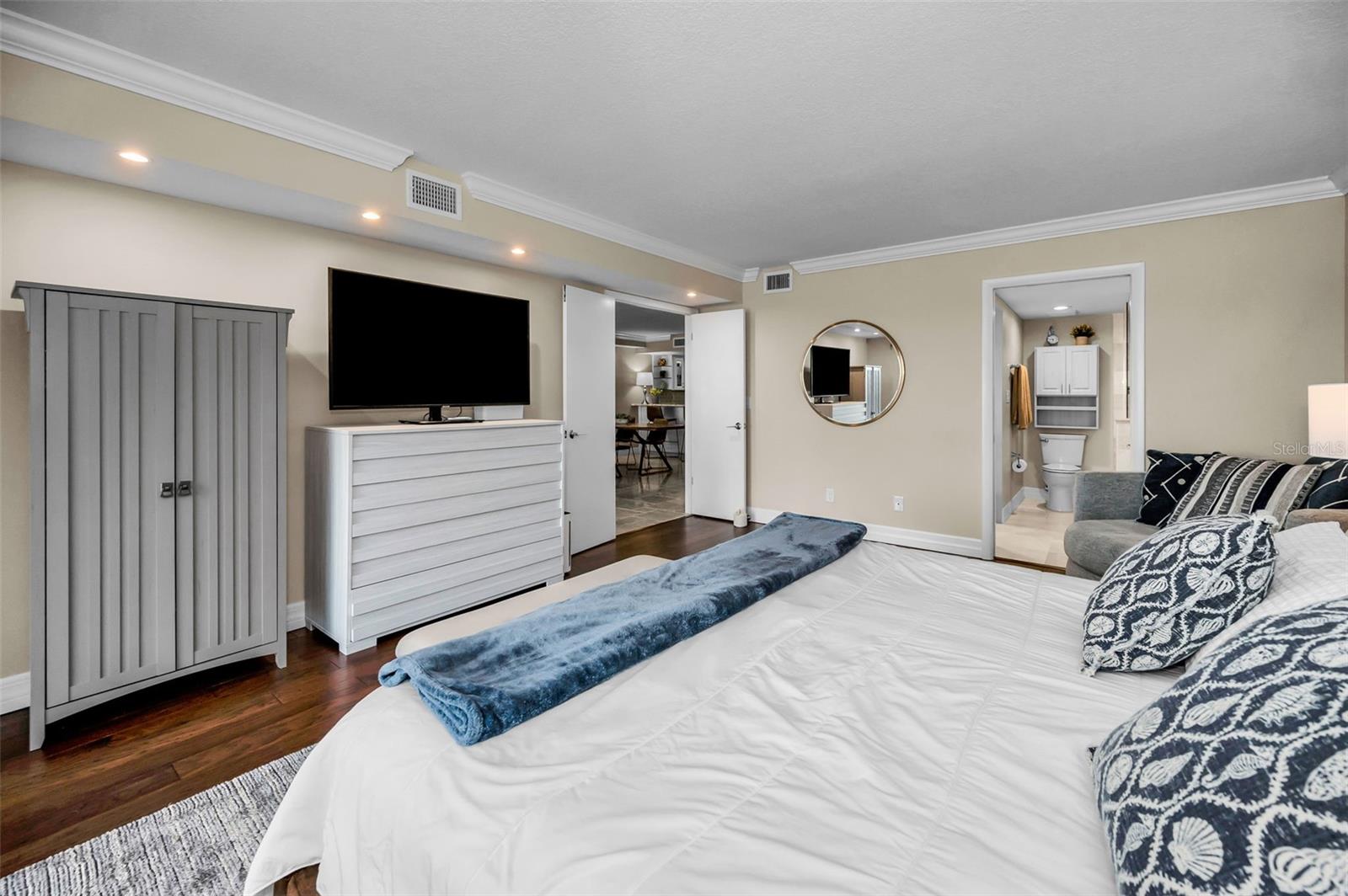 Image 34 of 61 For 55 Rogers Street 402