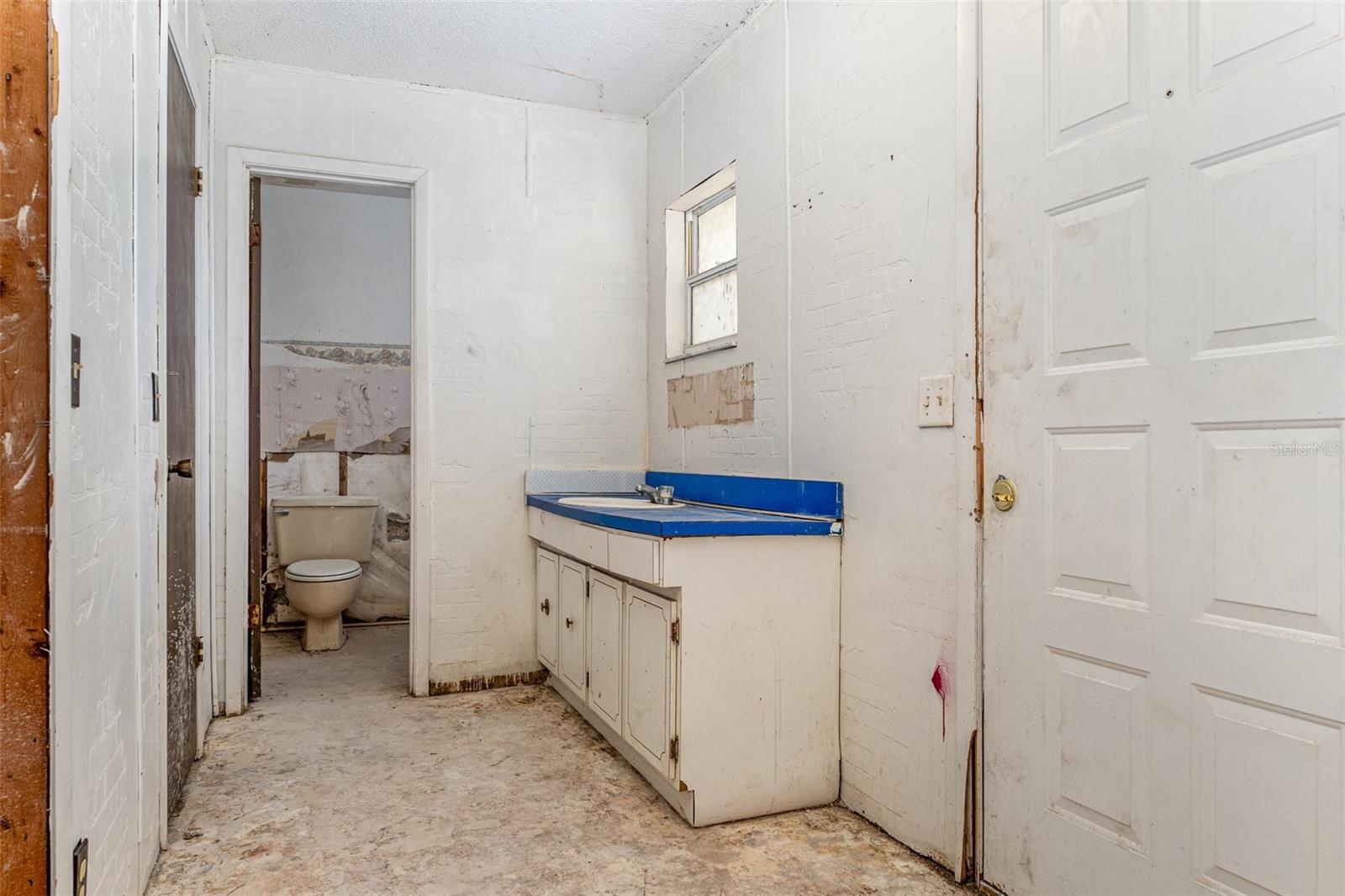 Image 14 of 23 For 795 Whitfield Street