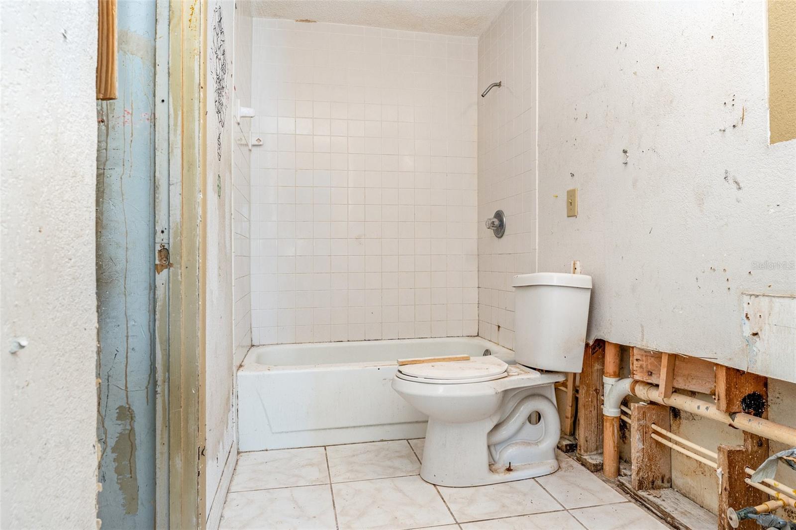 Image 16 of 23 For 795 Whitfield Street