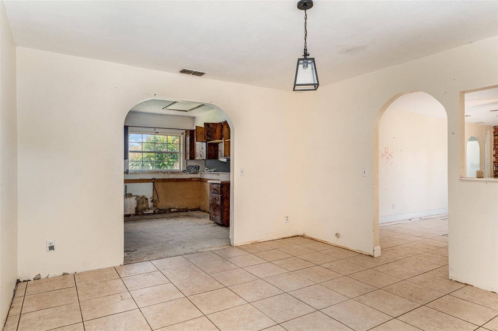 Image 7 of 23 For 795 Whitfield Street