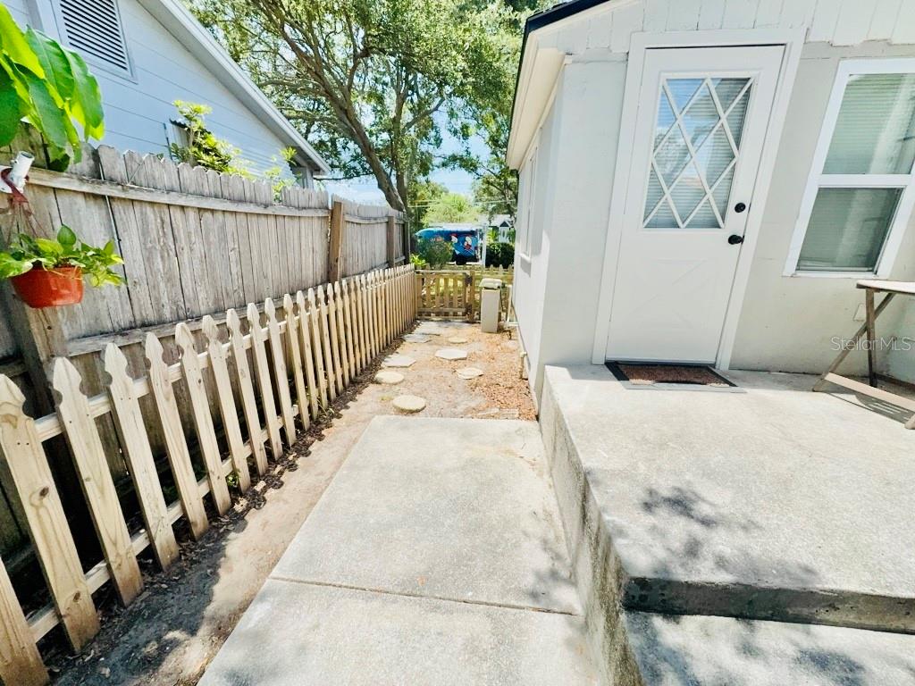 Image 4 of 55 For 4725 1st Avenue S