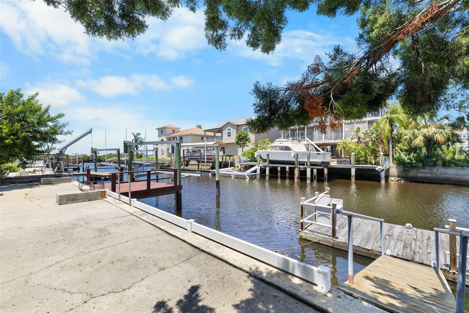 Image 24 of 27 For 7313 Hatteras Drive