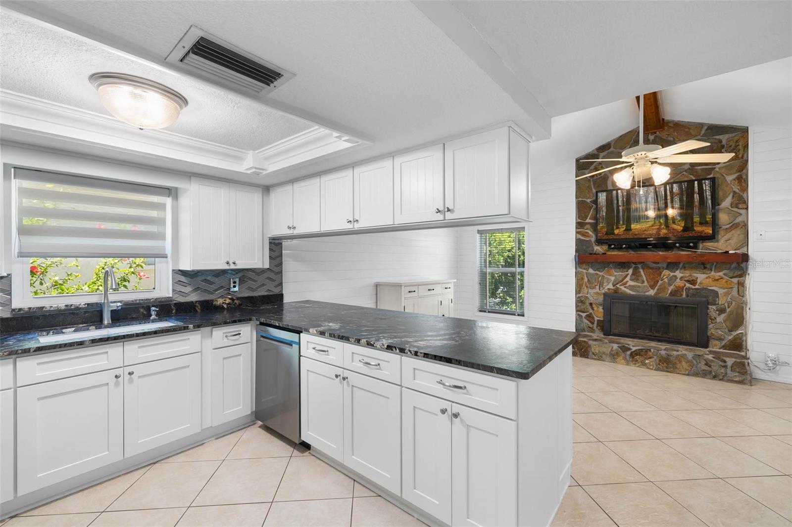 Image 6 of 27 For 7313 Hatteras Drive