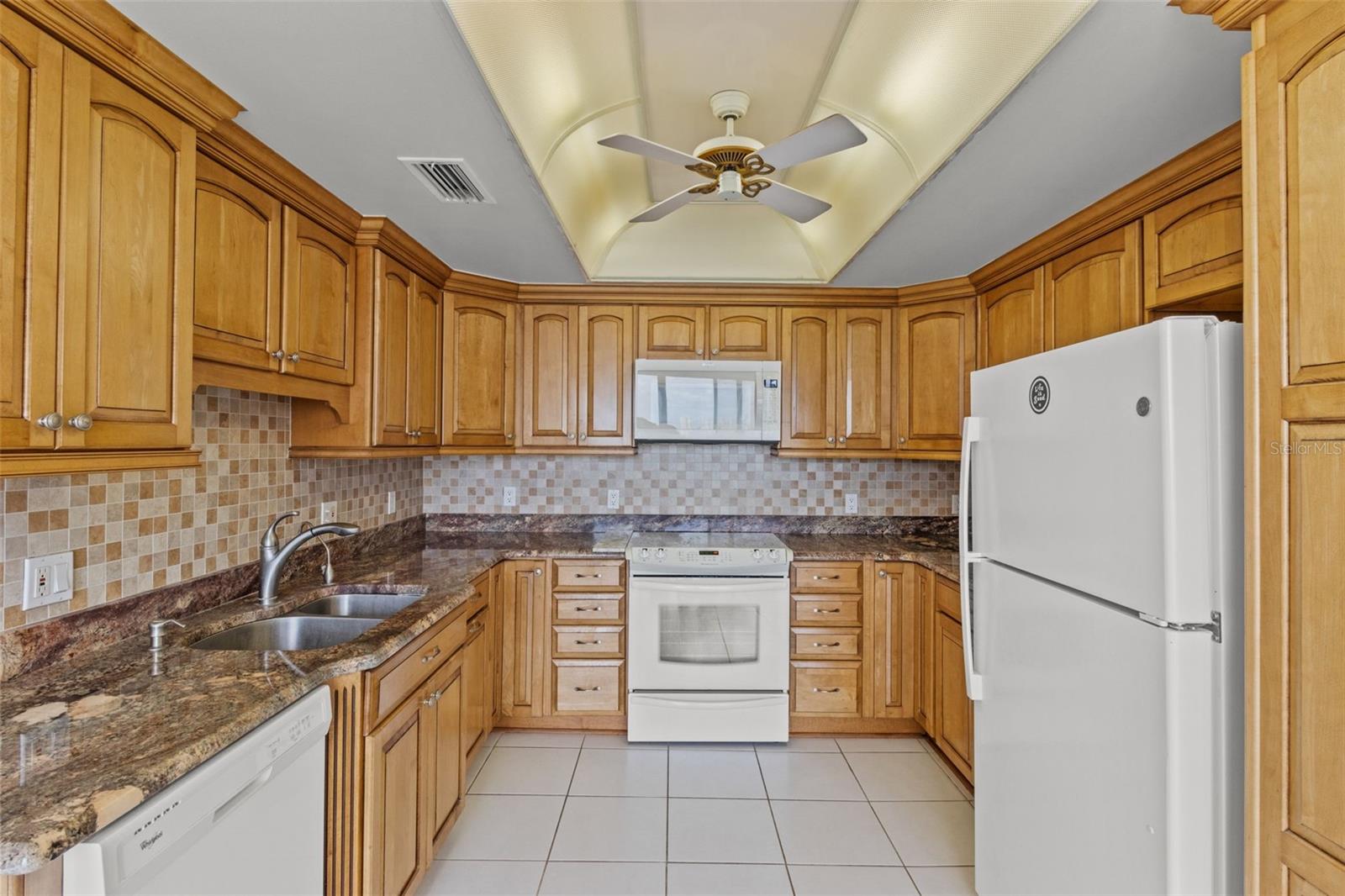 Listing photo id 9 for 150 Belleview Boulevard 507