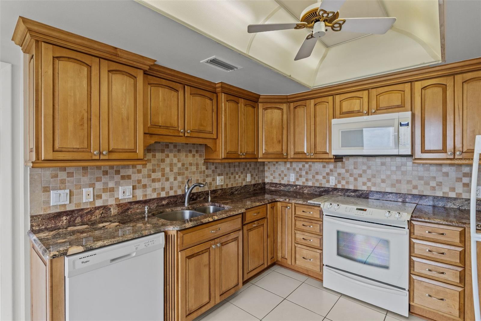 Listing photo id 10 for 150 Belleview Boulevard 507