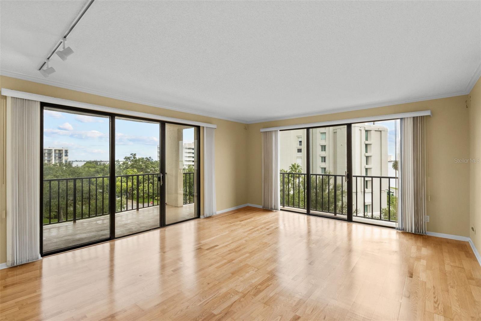 Listing photo id 16 for 150 Belleview Boulevard 507