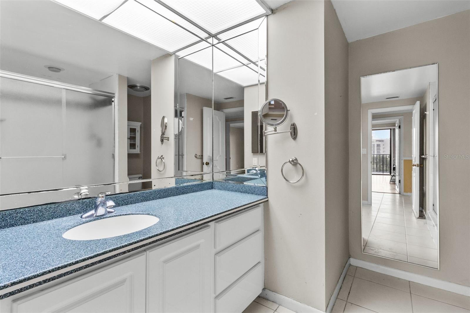 Listing photo id 23 for 150 Belleview Boulevard 507