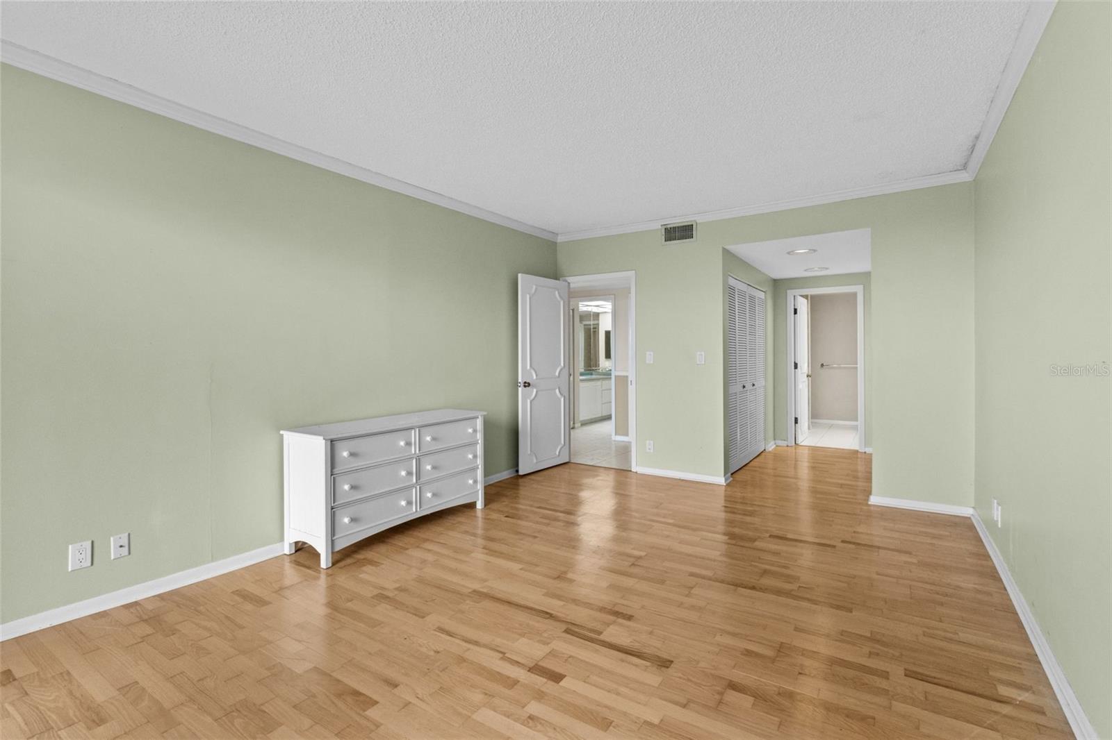 Listing photo id 28 for 150 Belleview Boulevard 507
