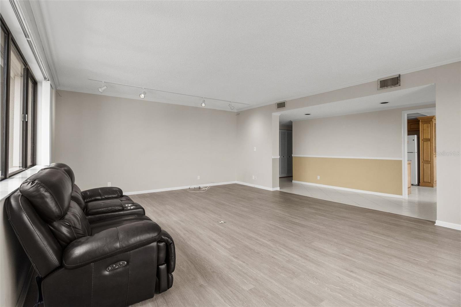 Listing photo id 2 for 150 Belleview Boulevard 507