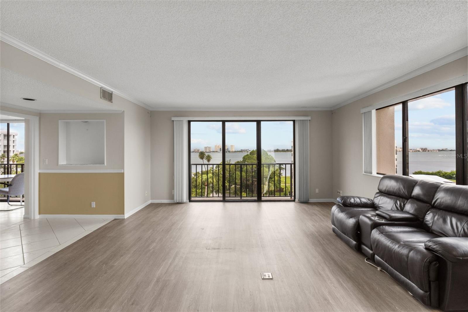 Listing photo id 4 for 150 Belleview Boulevard 507