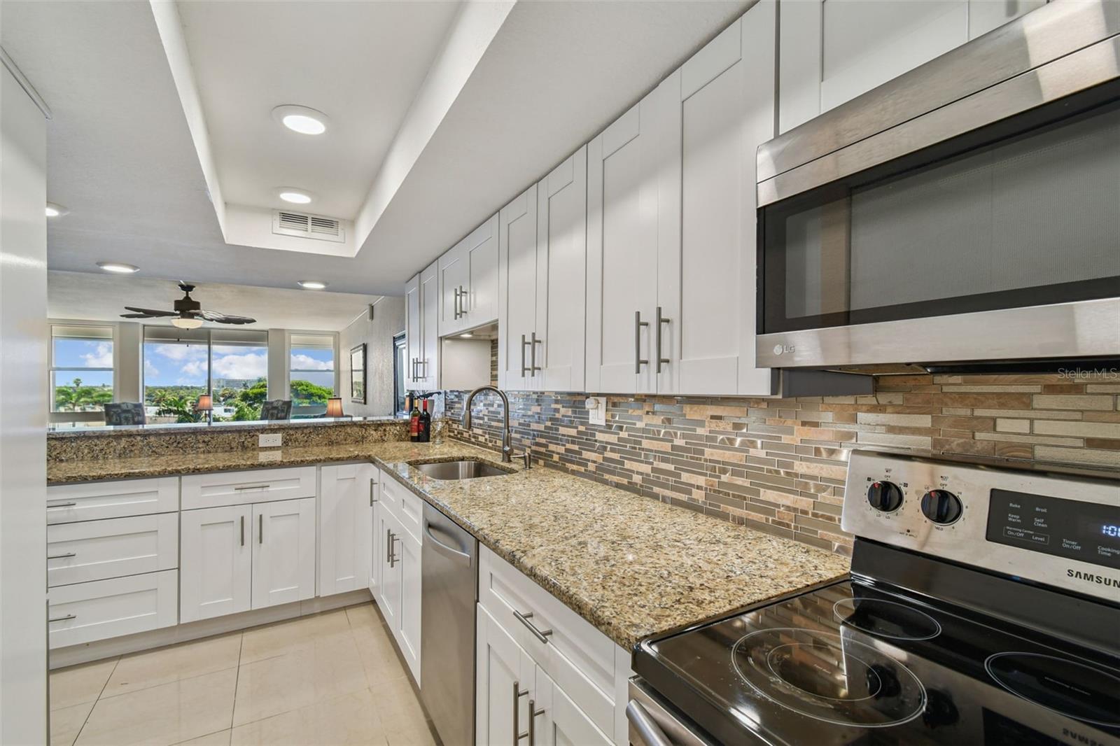 Image 12 of 64 For 7400 Sun Island Drive S 411