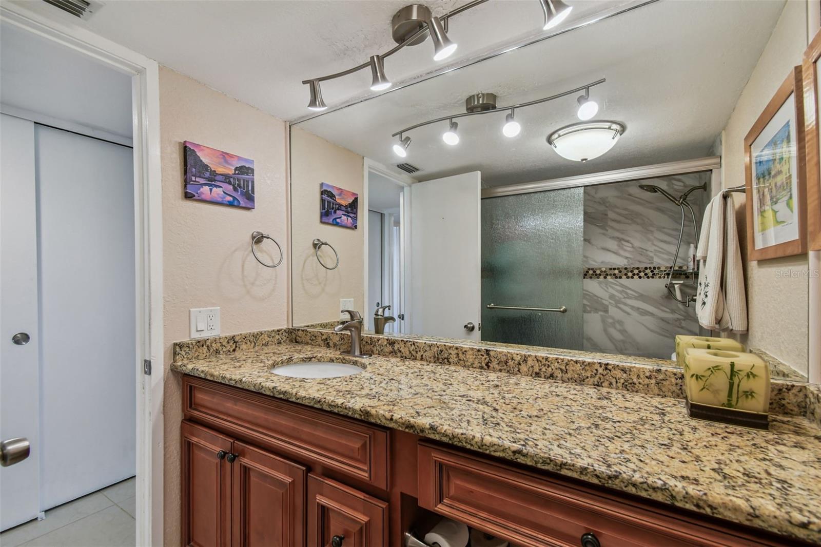 Image 31 of 64 For 7400 Sun Island Drive S 411