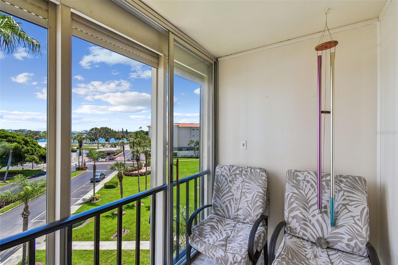 Image 33 of 64 For 7400 Sun Island Drive S 411